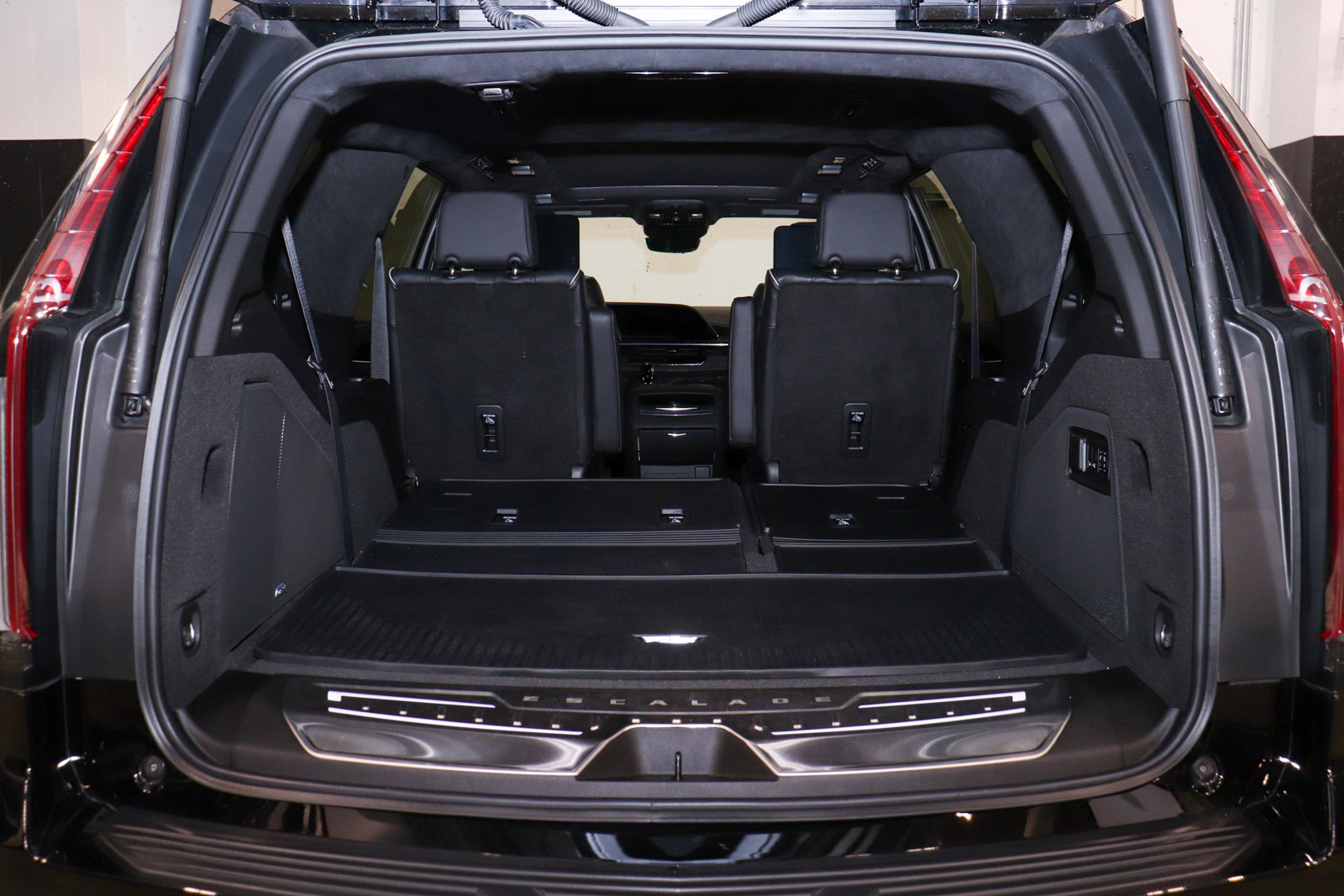 Used 2023 Cadillac Escalade V image 33