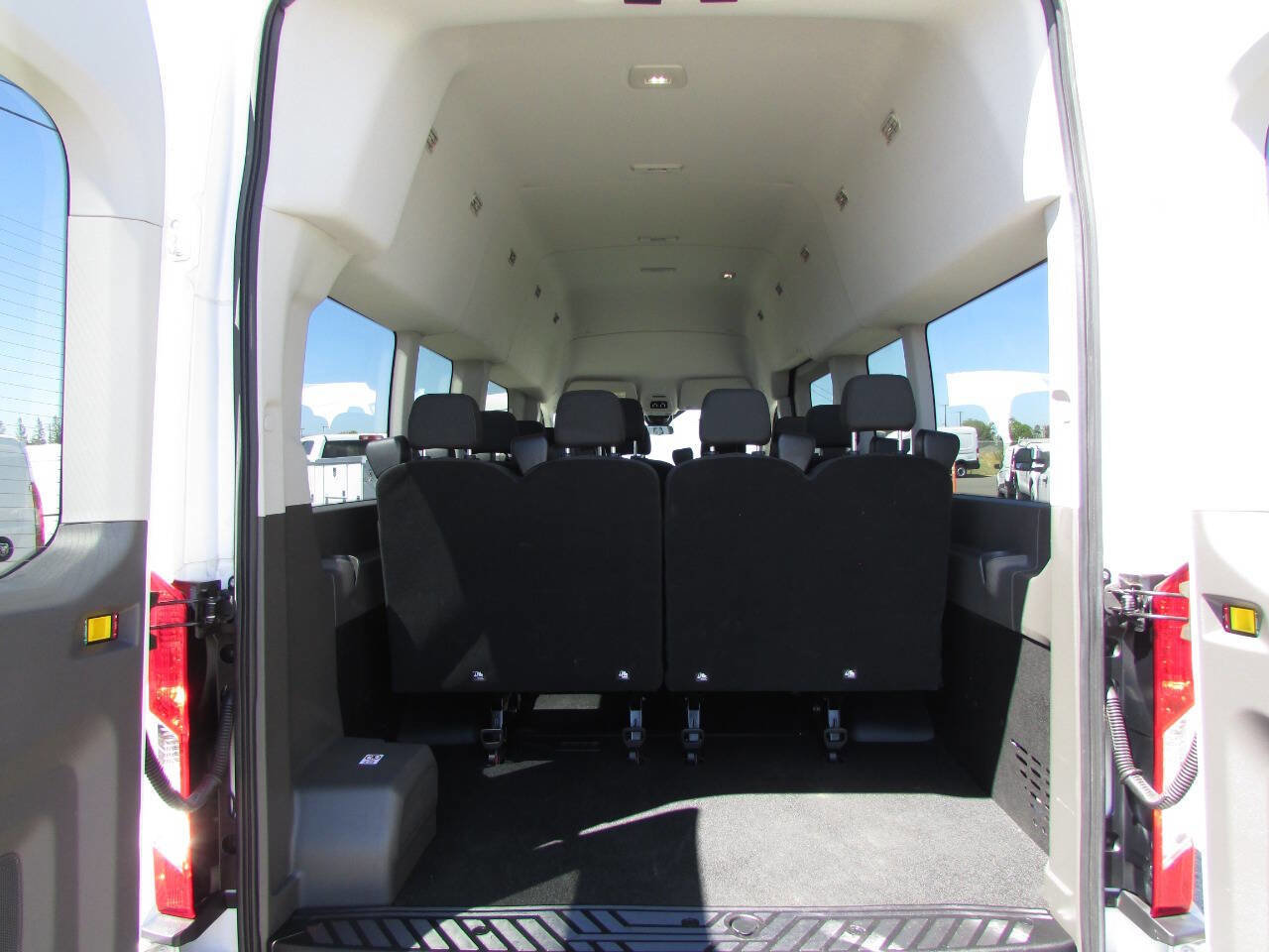 Used 2023 Ford Transit 350 XLT image 32