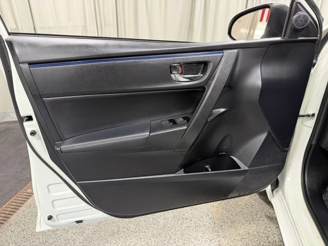 Used 2017 Toyota Corolla SE w/ Carpet Mat Package (TMS) FWD image 17
