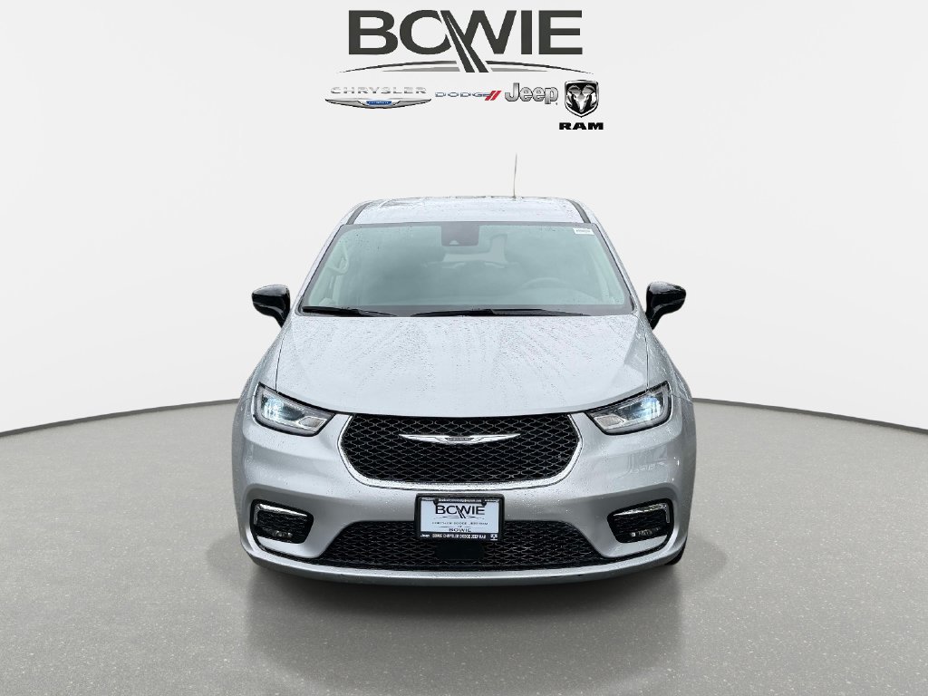 Used 2024 Chrysler Pacifica Touring-L FWD image 6