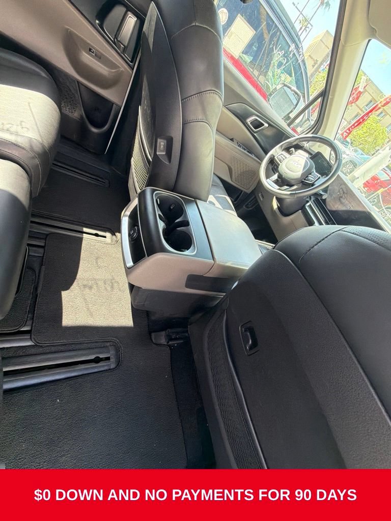Used 2025 Kia Carnival FWD image 11