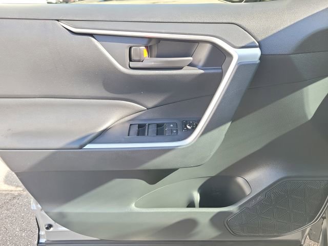 Used 2019 Toyota RAV4 LE FWD image 20