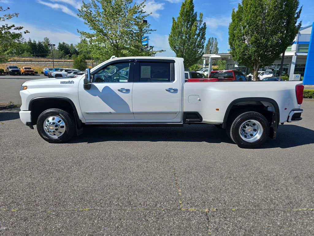 Certified 2025 Chevrolet Silverado 3500 High Country w/ Technology Package image 3
