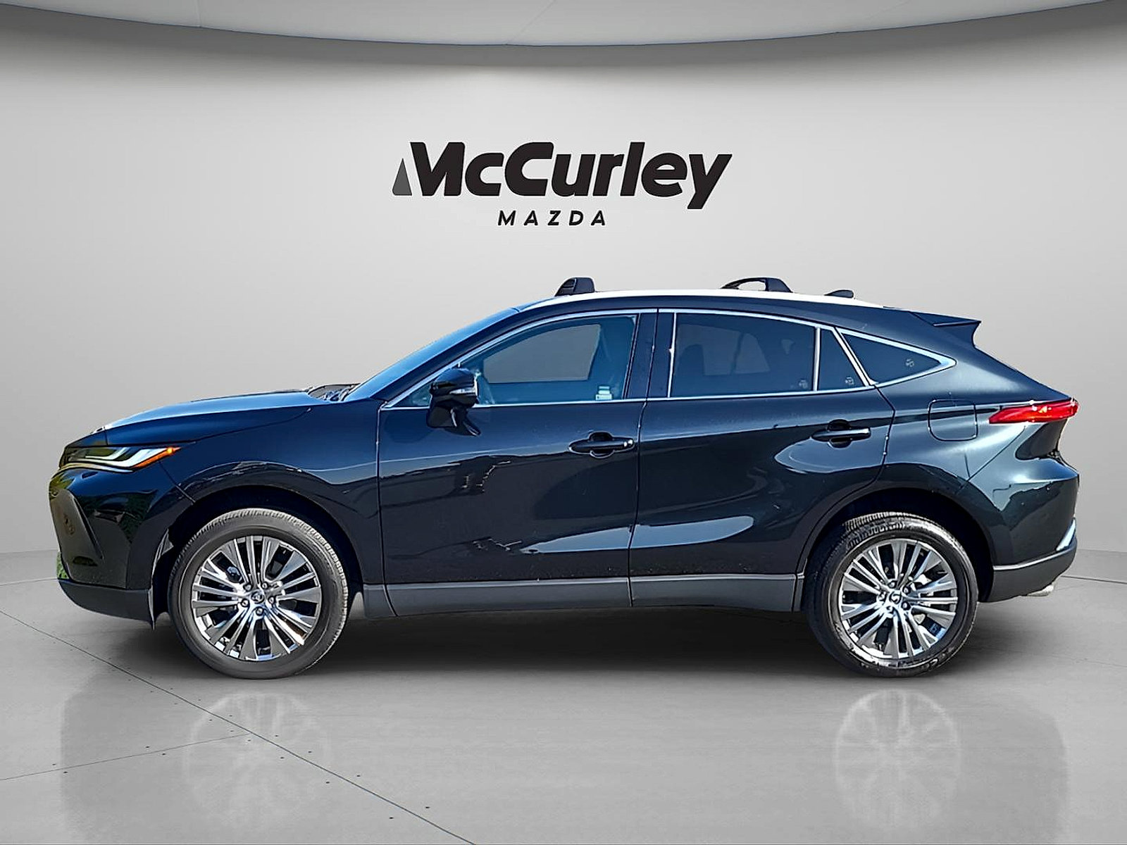 Used 2024 Toyota Venza XLE AWD/4WD image 4