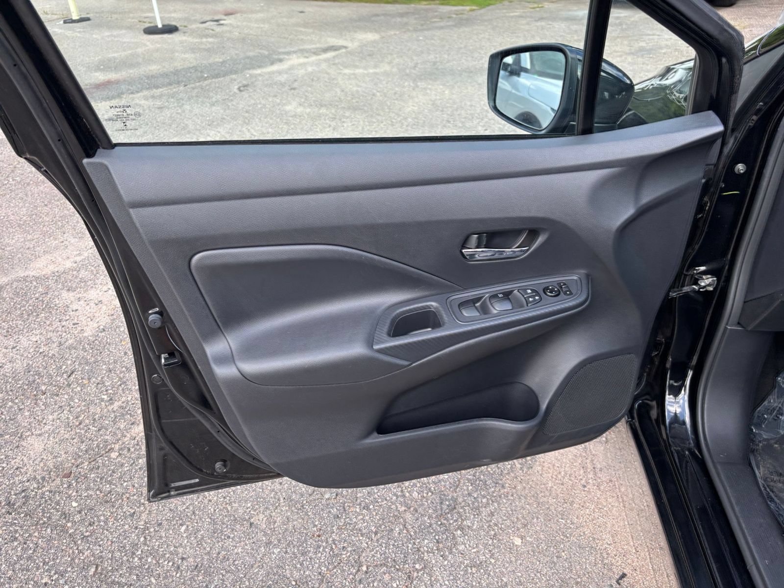 Used 2025 Nissan Versa SV FWD image 18