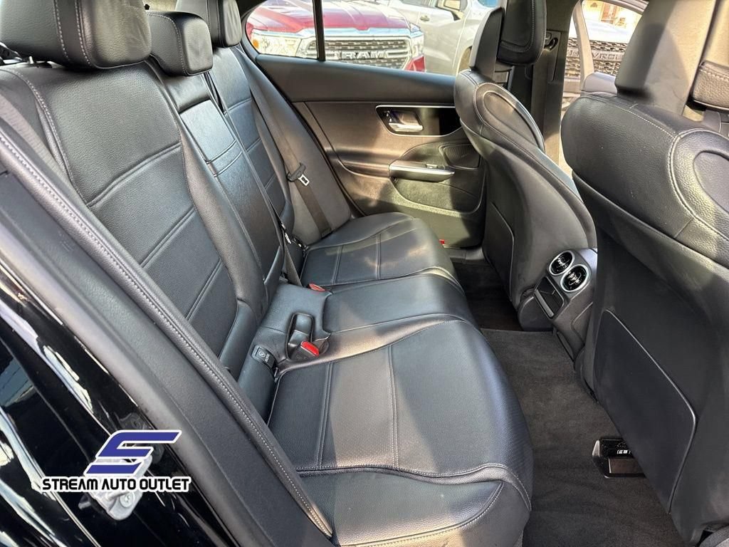 Used 2025 Mercedes-Benz C 300 4MATIC Sedan image 36
