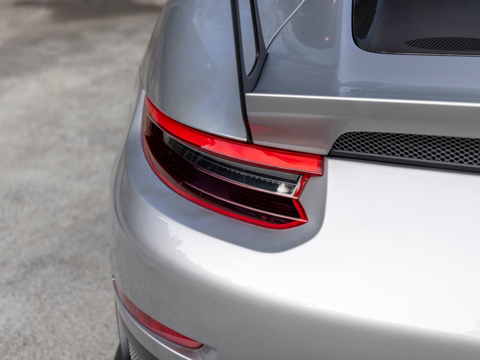 Certified 2018 Porsche 911 GT2 RS RWD image 23