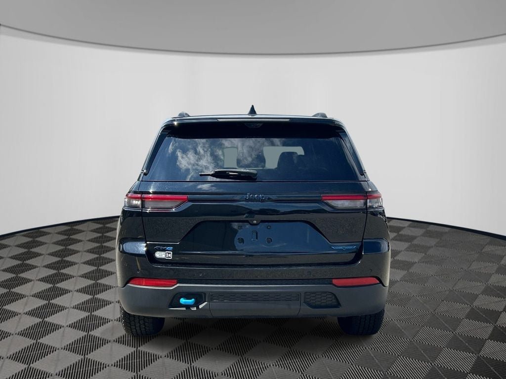 Certified 2022 Jeep Grand Cherokee Trailhawk w/ Luxury Tech Group III AWD/4WD image 4