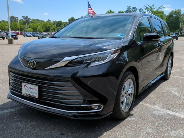 New 2026 Toyota Sienna Limited AWD/4WD image 8