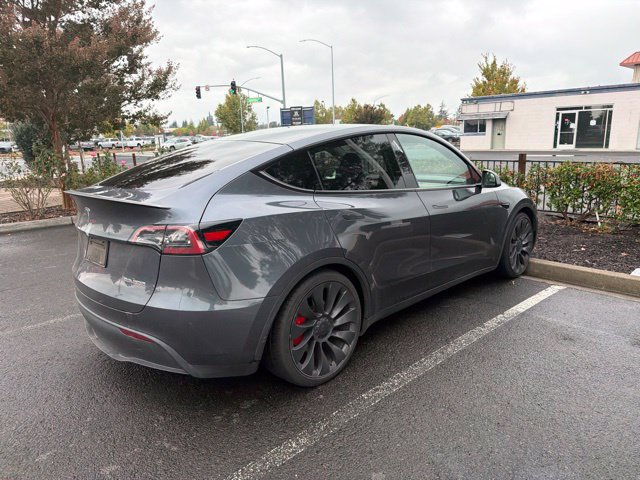 Used 2023 Tesla Model Y Performance AWD/4WD image 9