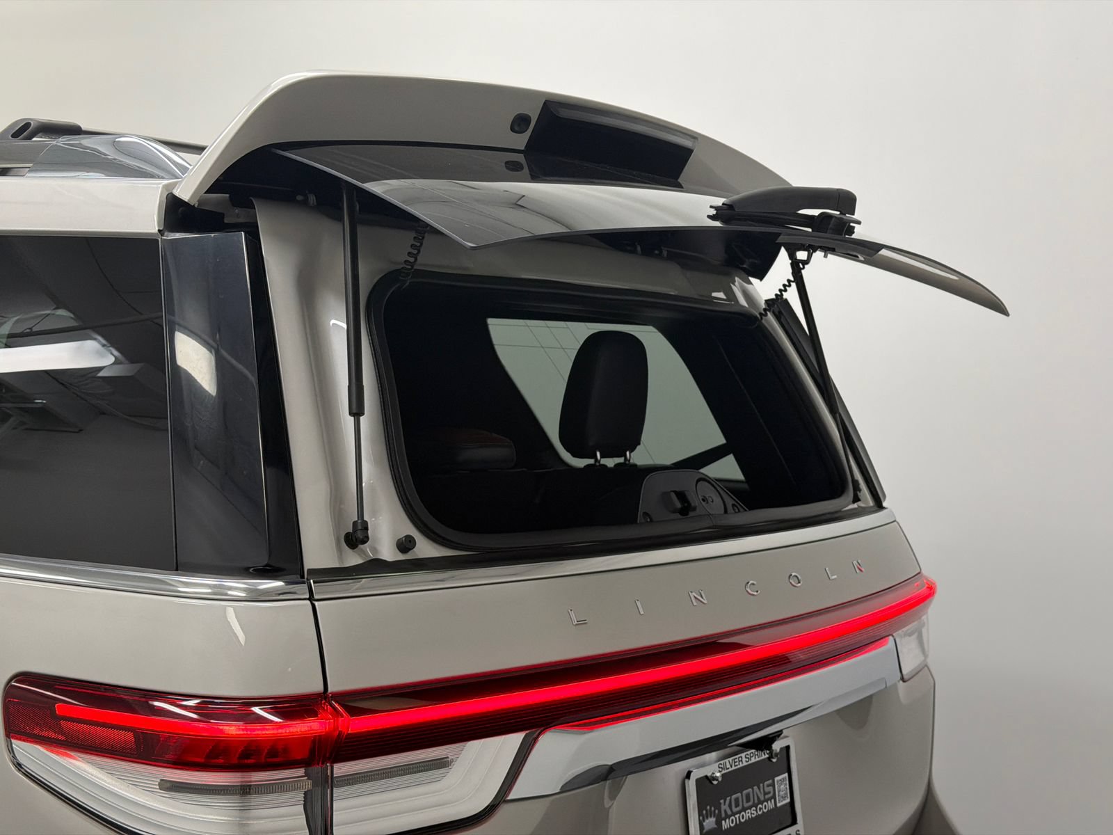 Certified 2023 Lincoln Navigator Reserve AWD/4WD image 9