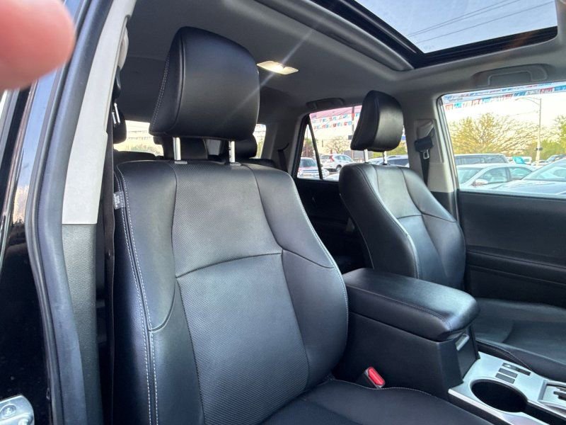 Used 2017 Toyota 4Runner Limited AWD/4WD image 18