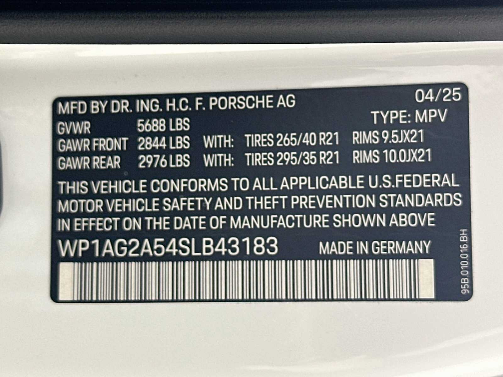 Certified 2025 Porsche Macan S AWD/4WD image 33