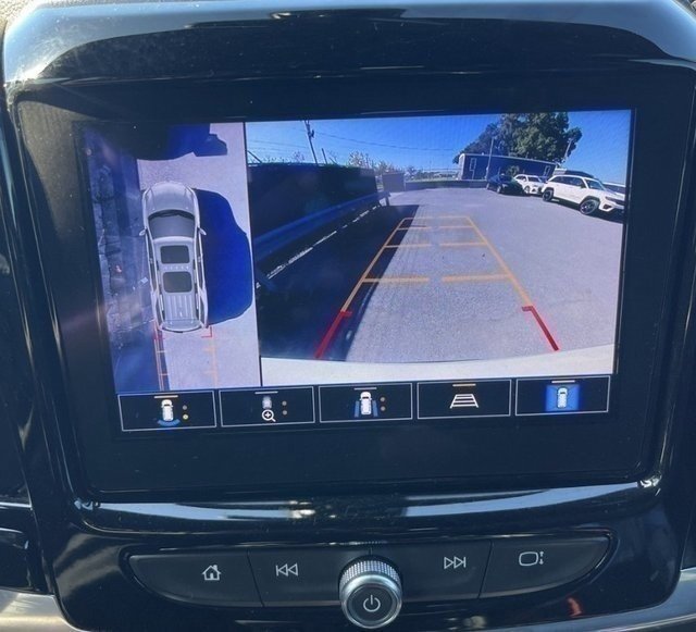 Used 2022 Chevrolet Traverse LT image 12