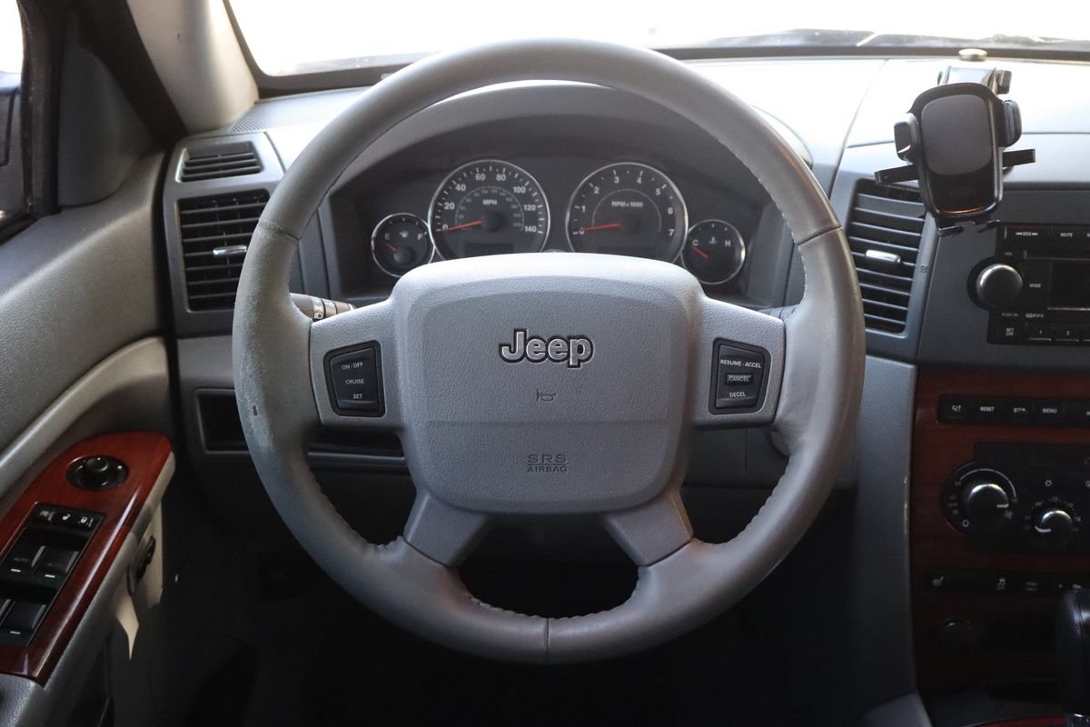 Used 2007 Jeep Grand Cherokee Limited w/ Trailer Tow Group IV AWD/4WD image 18