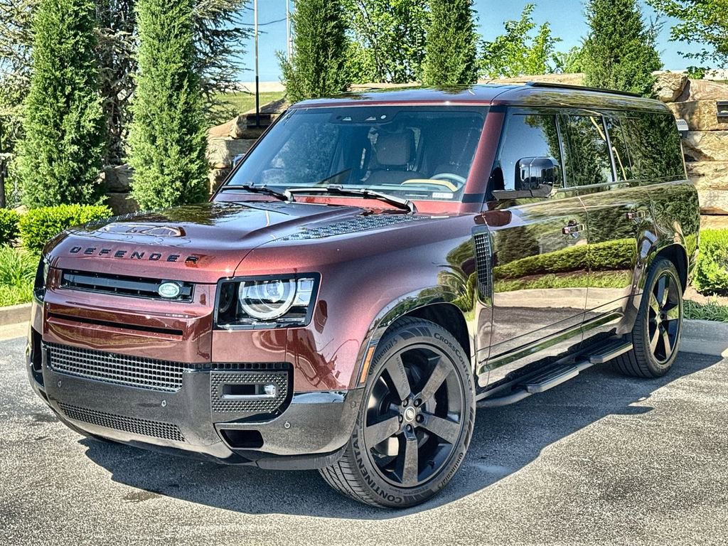 Used 2025 Land Rover Defender 130 X-Dynamic SE video 1