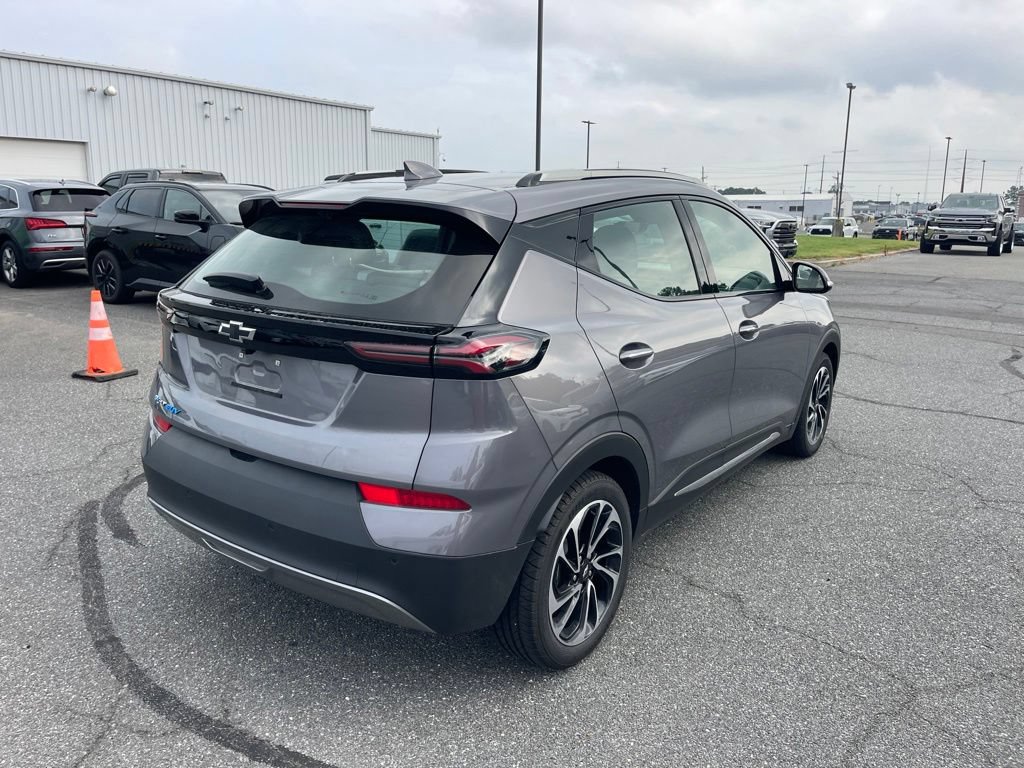 Used 2023 Chevrolet Bolt EUV Premier w/ Sun & Sound Package FWD image 5