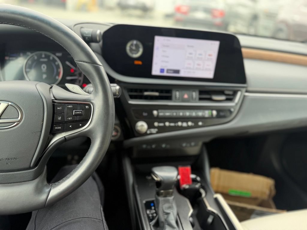 Used 2023 Lexus ES 350 w/ Premium Package FWD image 8