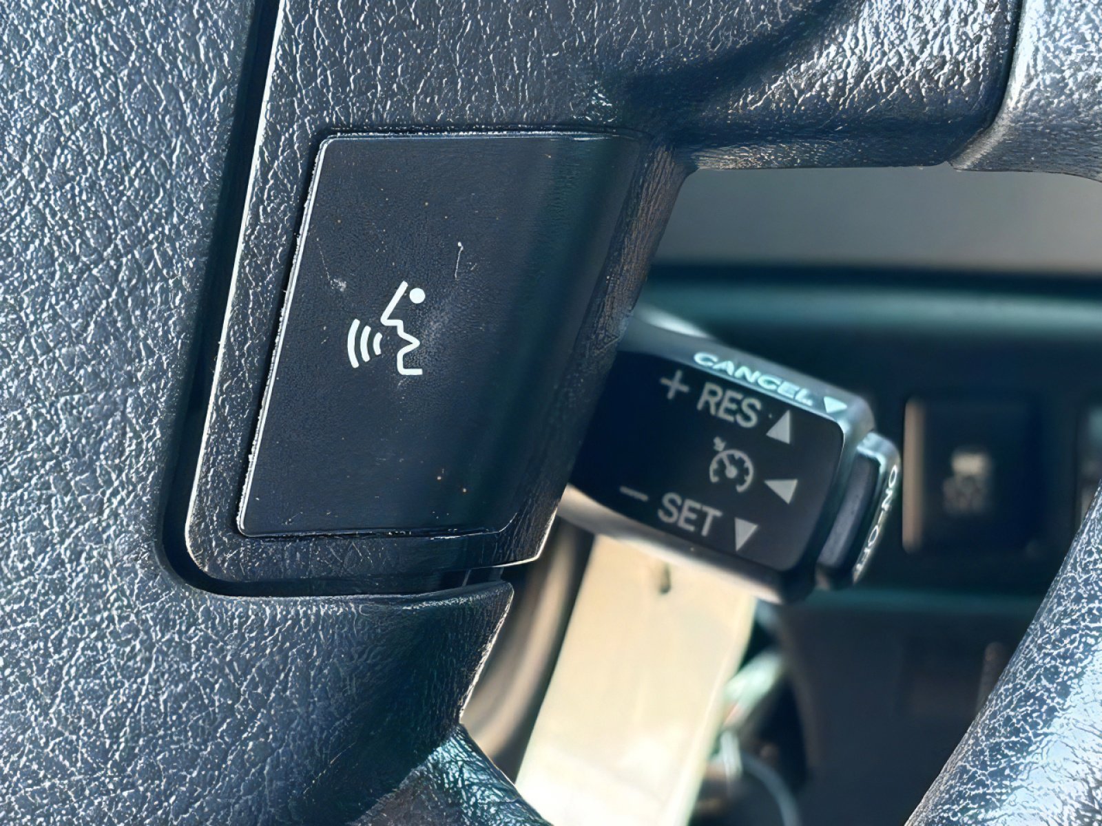 Used 2013 Toyota Tundra 4x4 CrewMax w/ Tow Pkg image 21