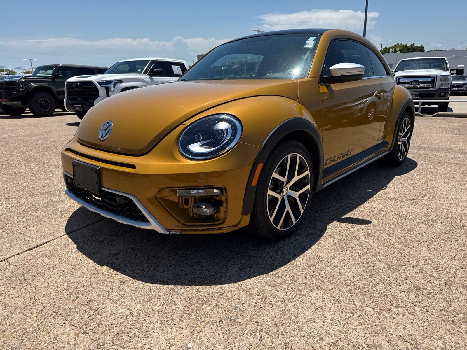Used 2018 Volkswagen Beetle 2.0T Dune FWD image 3