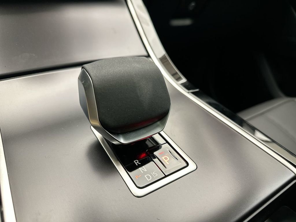 New 2026 Land Rover Range Rover Velar Dynamic SE image 11
