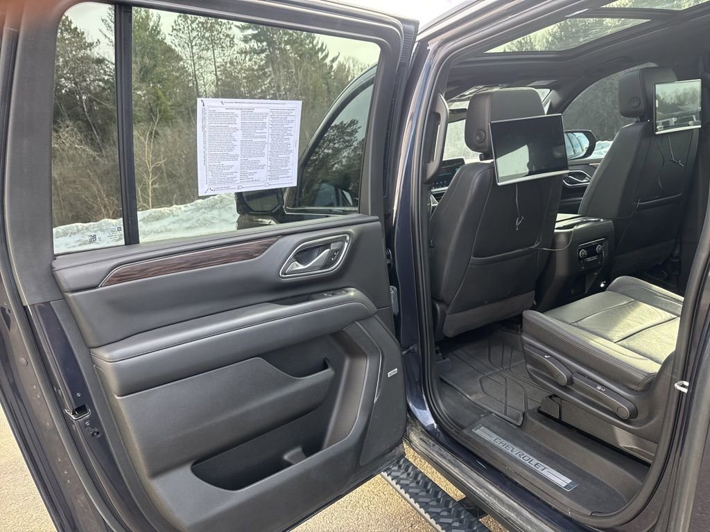 Used 2022 Chevrolet Suburban Z71 w/ Luxury Package image 29