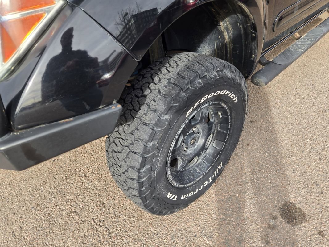 Used 2008 Nissan Frontier LE w/ Leather Pkg image 4