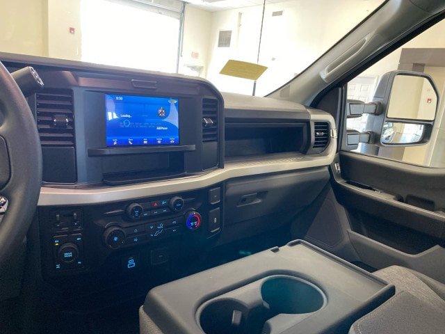 New 2026 Ford F250 XL w/ XL Chrome Package image 22
