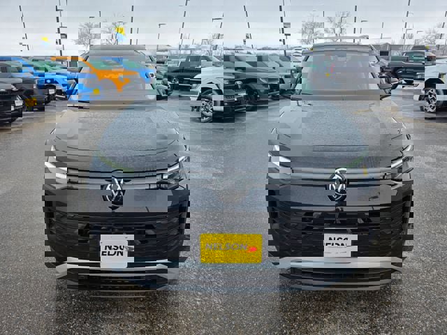 Used 2025 Volkswagen Tiguan SE image 4