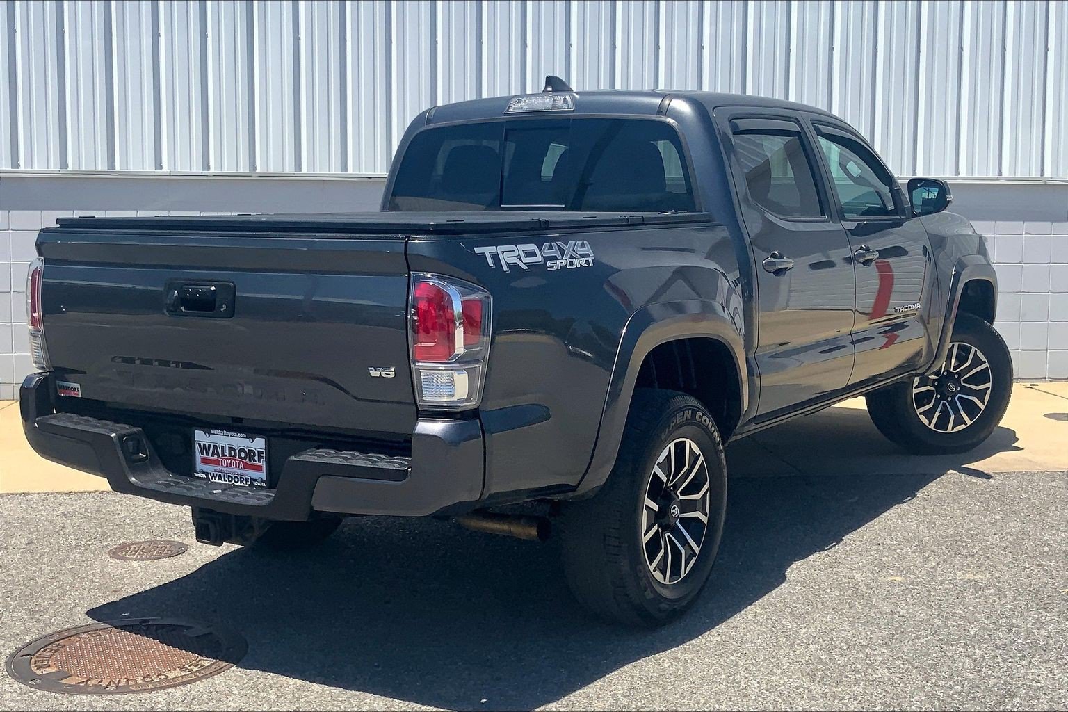 Used 2020 Toyota Tacoma TRD Sport AWD/4WD image 17