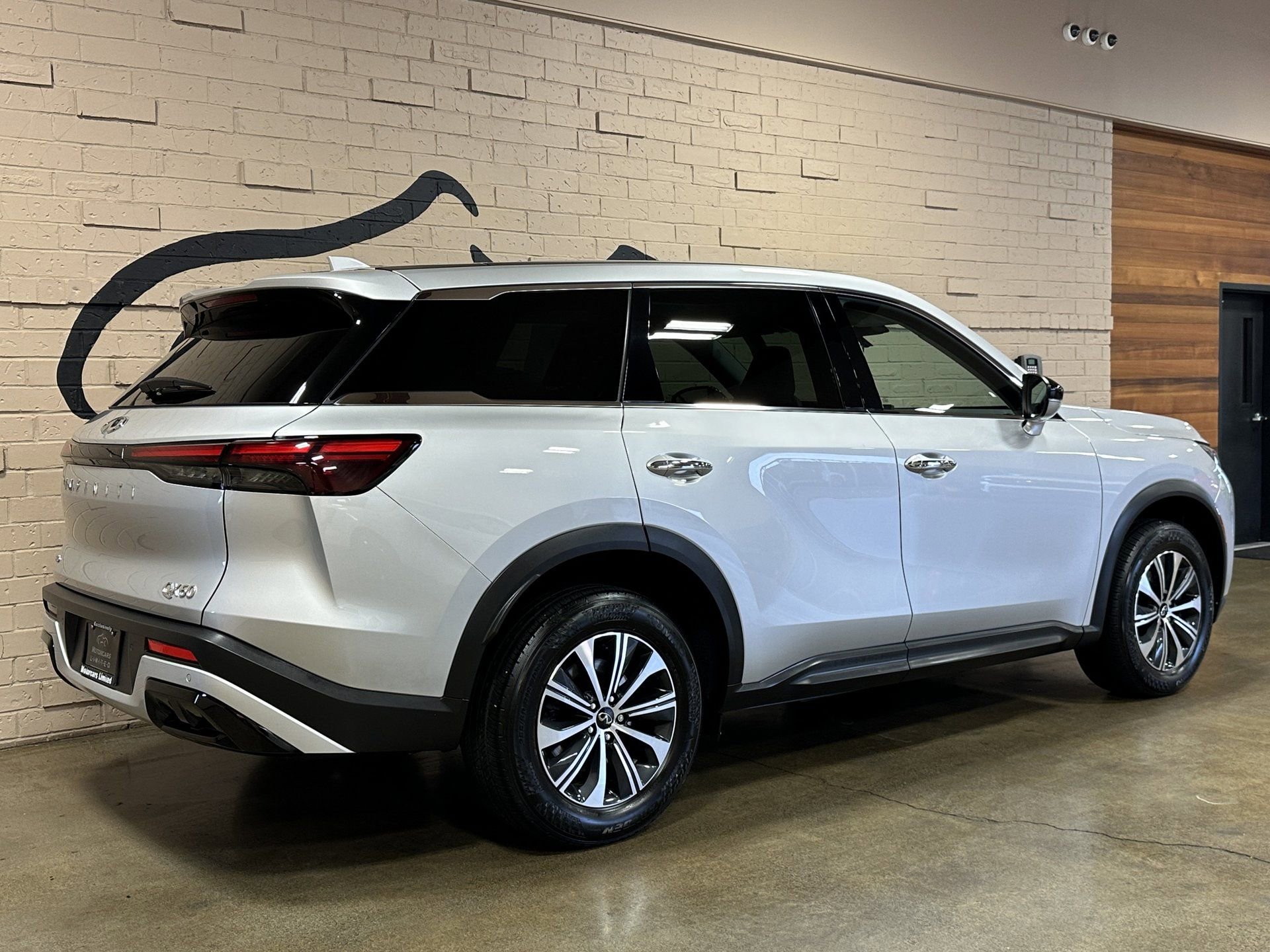 Used 2023 INFINITI QX60 Pure image 3