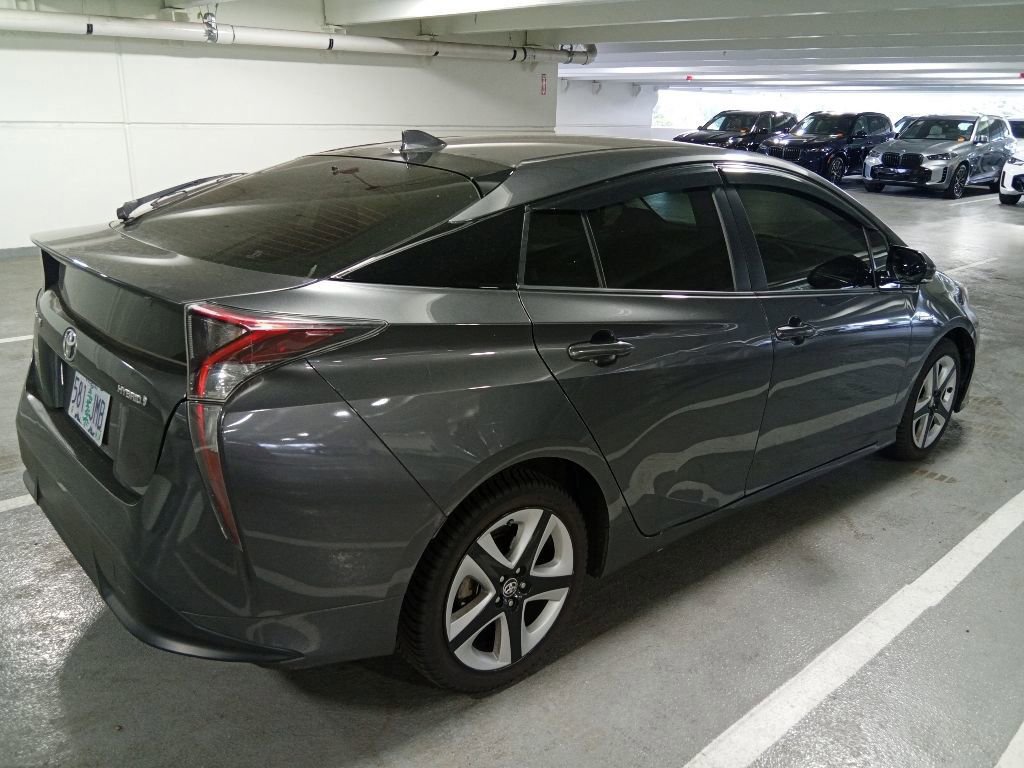 Used 2016 Toyota Prius Three Touring FWD image 5