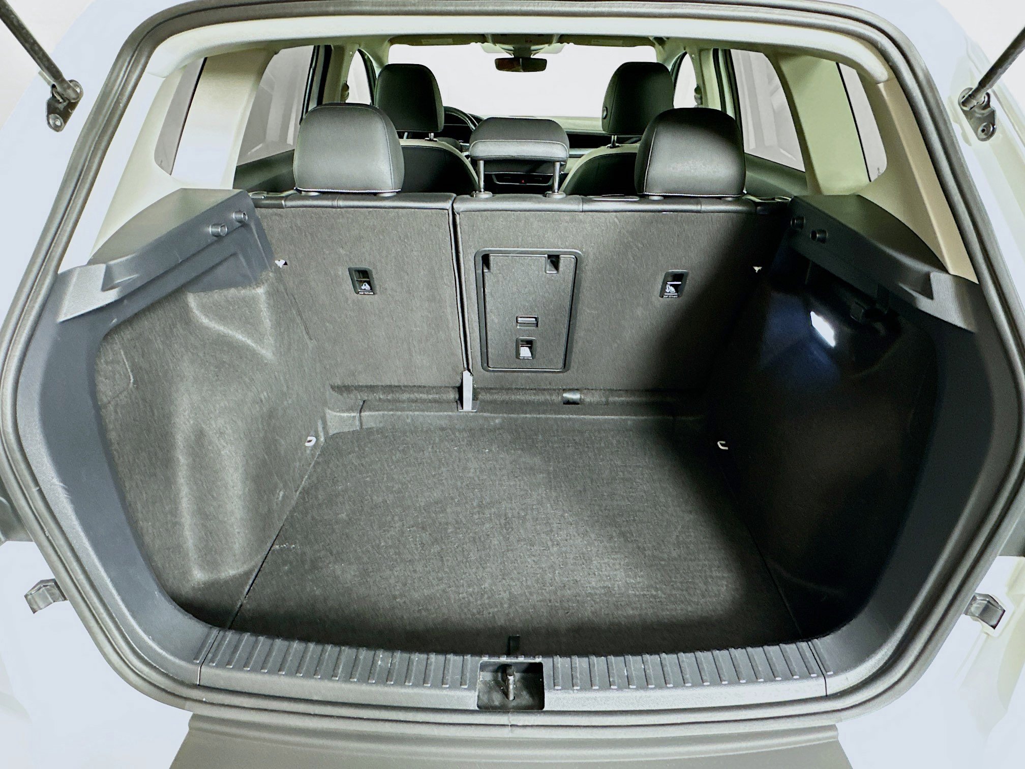 Used 2025 Volkswagen Taos SE FWD image 27