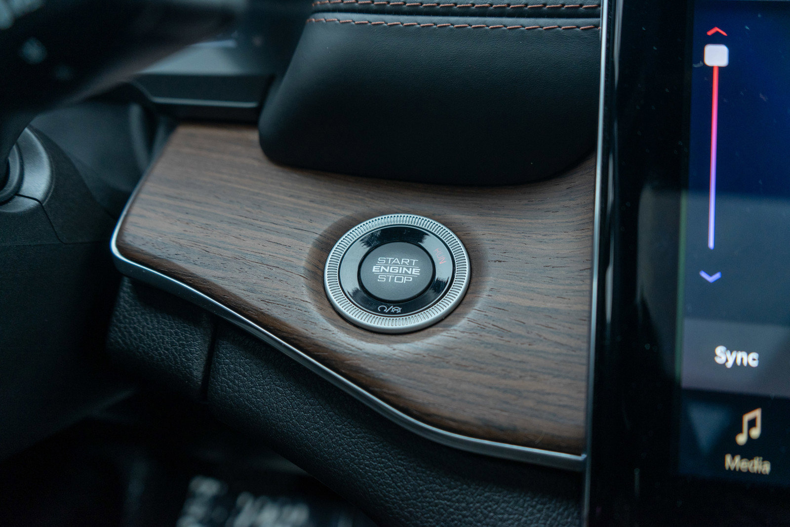 Used 2022 Jeep Grand Cherokee L Summit w/ Luxury Tech Group V image 23