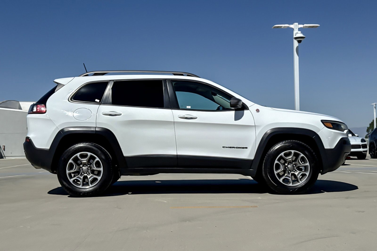 Used 2021 Jeep Cherokee Trailhawk image 6