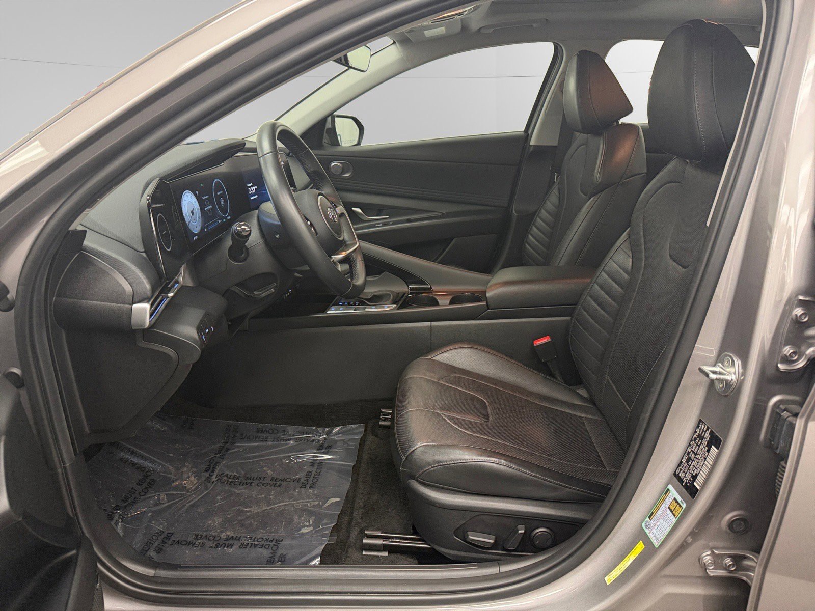 Used 2023 Hyundai Elantra Limited w/ Cargo Package image 9