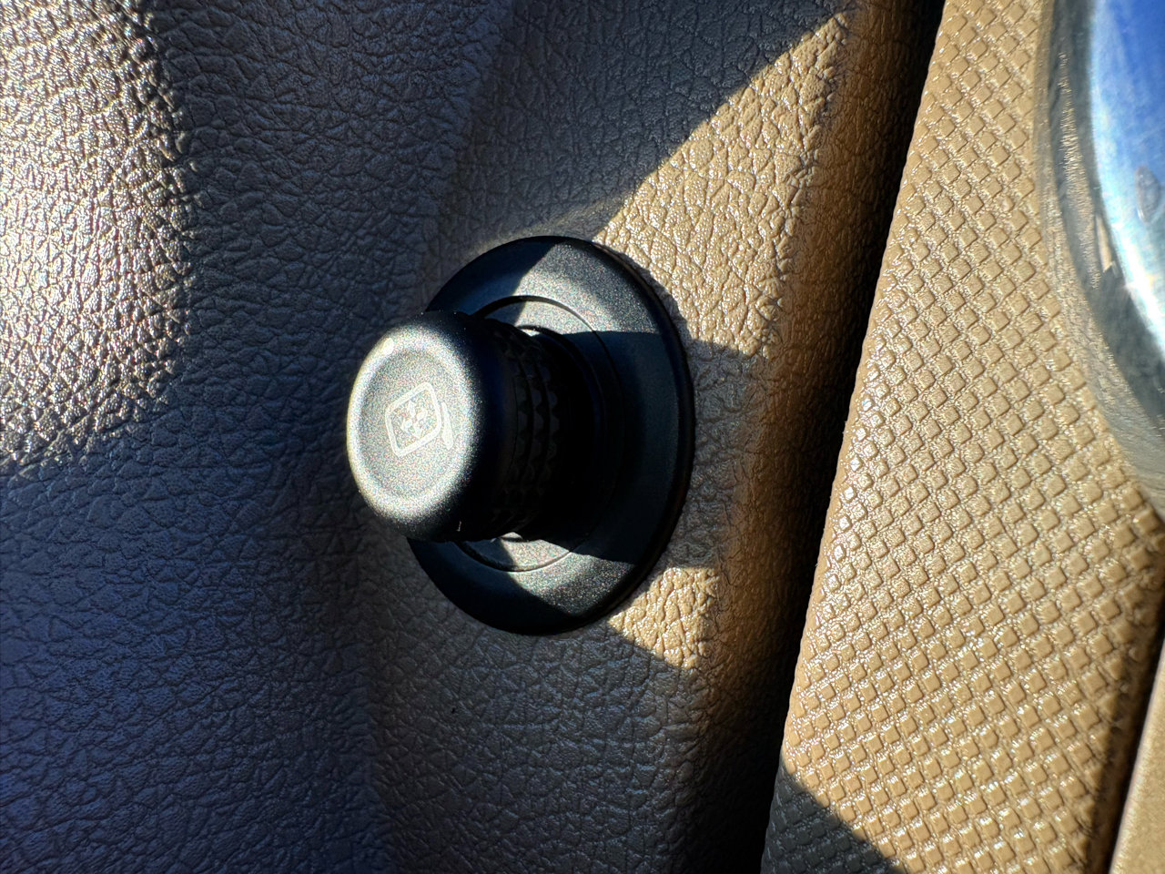 Used 2010 Ford Explorer XLT image 41