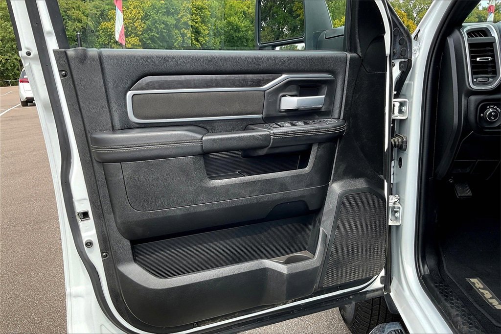 Used 2024 RAM 3500 Big Horn image 23