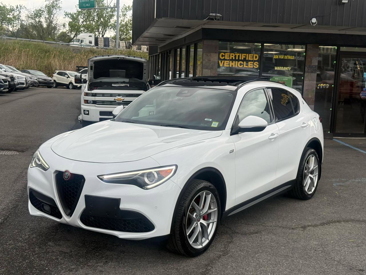 Used 2019 Alfa Romeo Stelvio Ti Sport w/ Quick Order Package 22S Sport AWD/4WD image 2