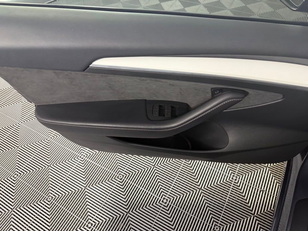 Used 2023 Tesla Model 3 Standard Range image 25