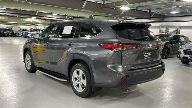 Used 2020 Toyota Highlander LE AWD/4WD image 6
