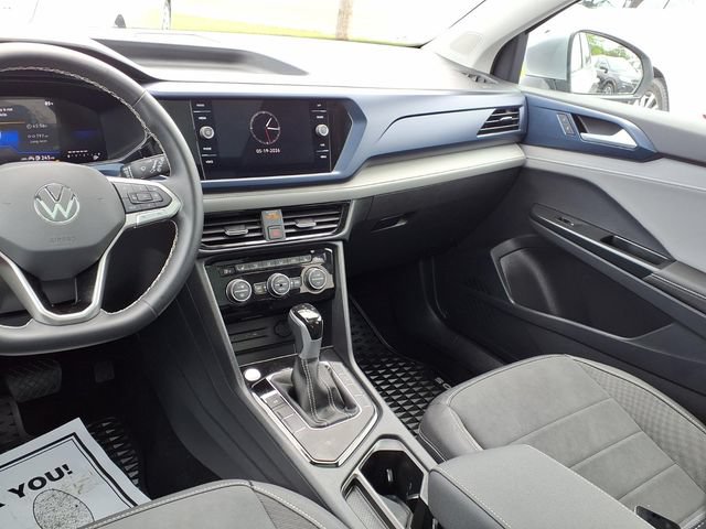 Used 2024 Volkswagen Taos SE w/ Panoramic Sunroof Package FWD image 7