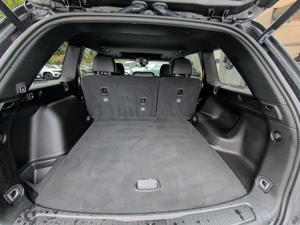 Used 2025 Jeep Grand Cherokee Altitude image 14