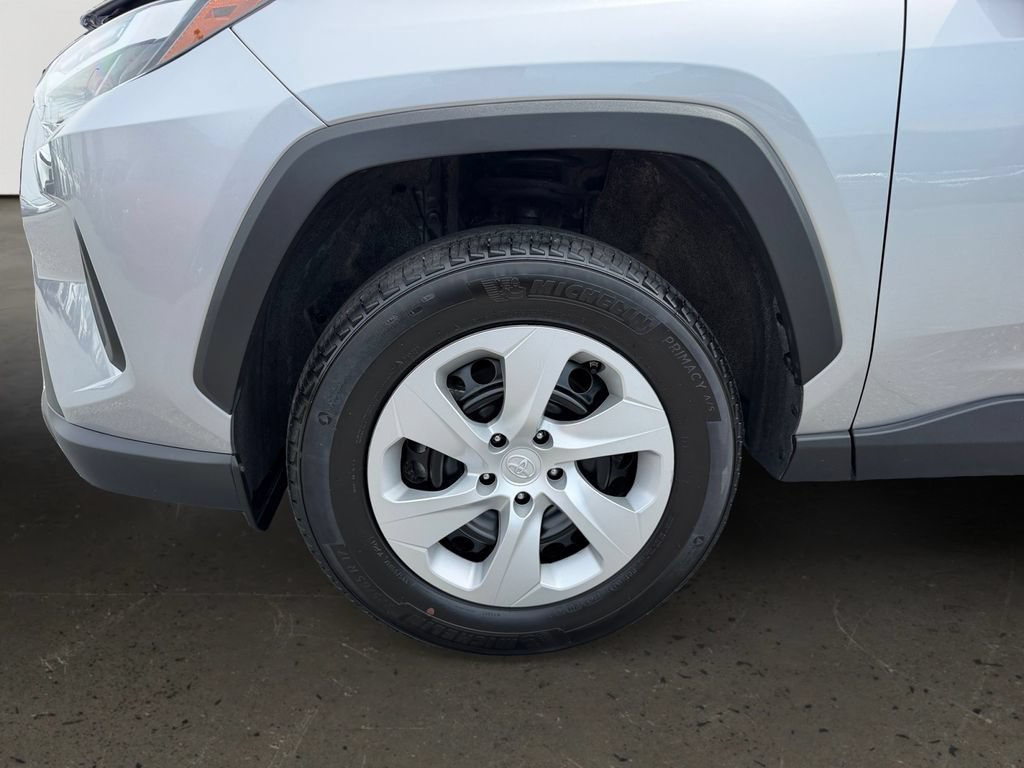 Used 2025 Toyota RAV4 LE AWD/4WD image 27