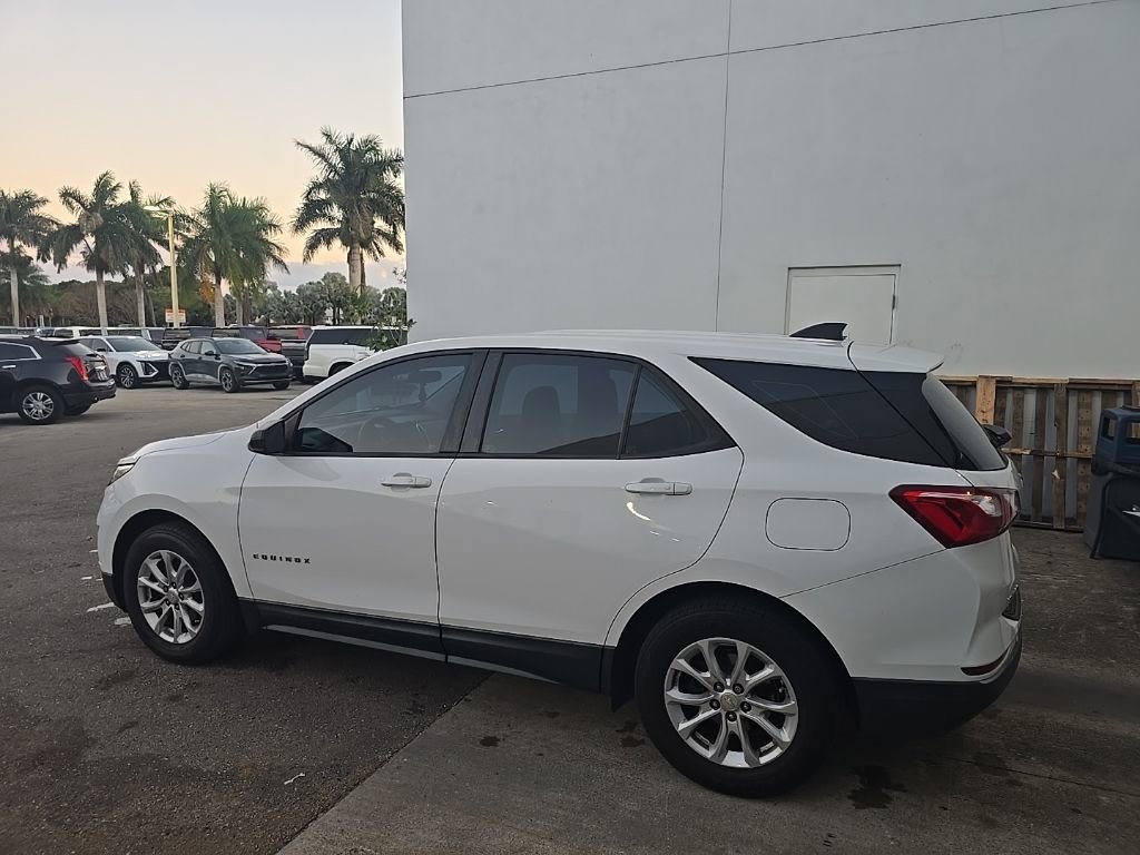 Used 2018 Chevrolet Equinox LS image 4