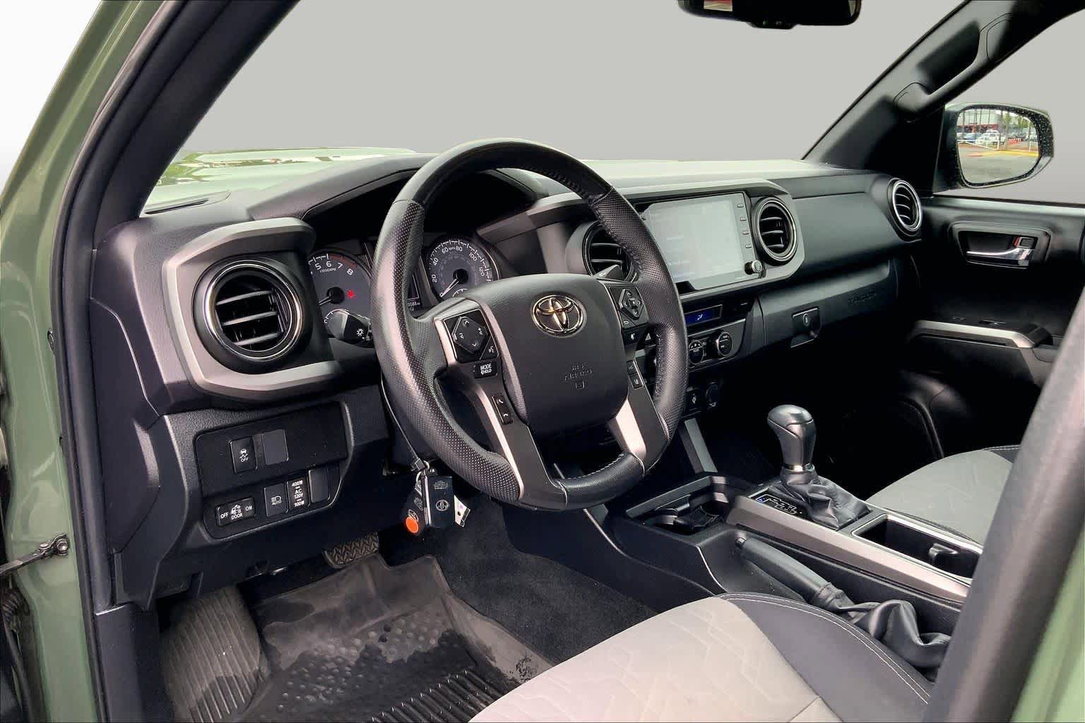 Used 2022 Toyota Tacoma TRD Sport w/ Technology Package AWD/4WD image 17