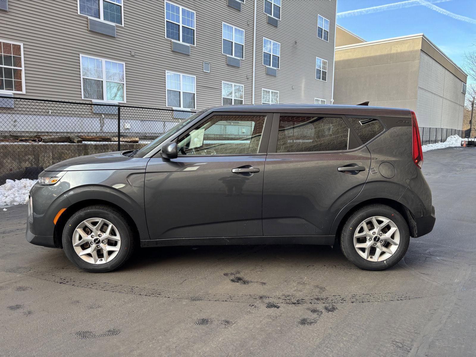 Used 2022 Kia Soul LX w/ Technology Package image 3