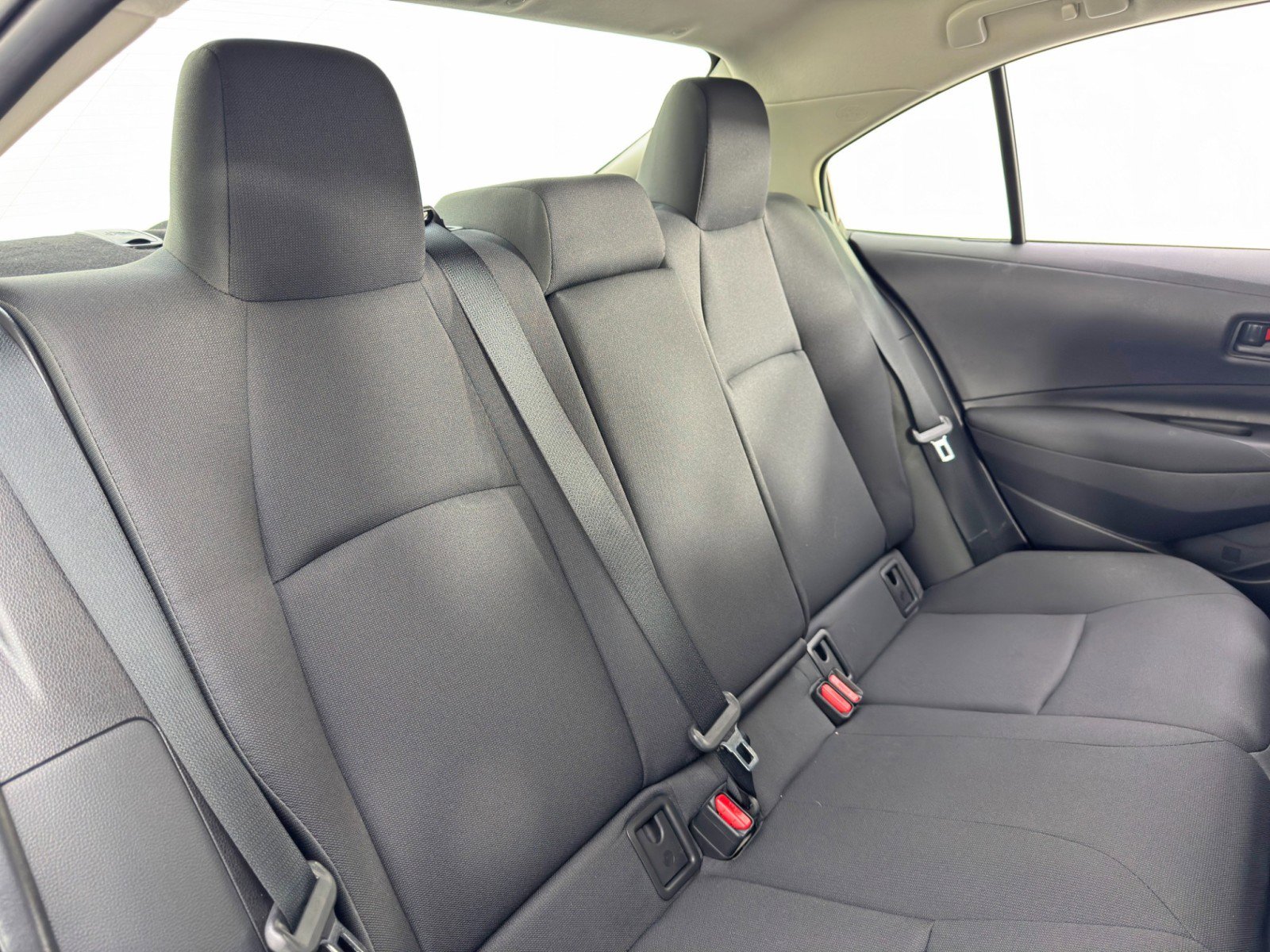 Used 2025 Toyota Corolla LE image 35