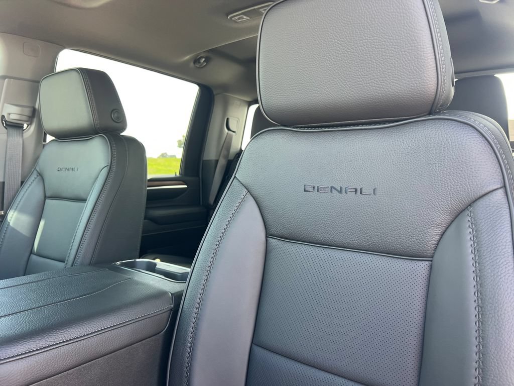 New 2026 GMC Sierra 2500 Denali w/ Denali Reserve Package AWD/4WD image 17