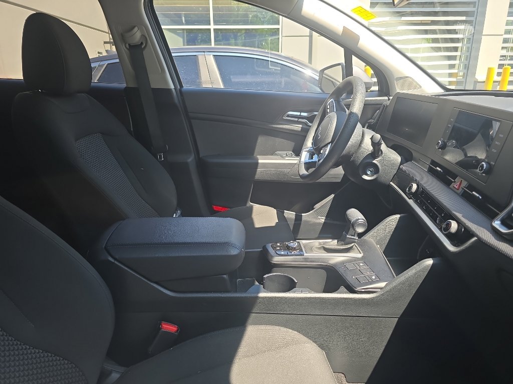 Used 2025 Kia Sportage LX image 5
